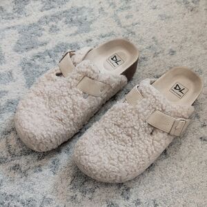 Dirty Laundry Kids Sherpa Slip-On Clog in Cream